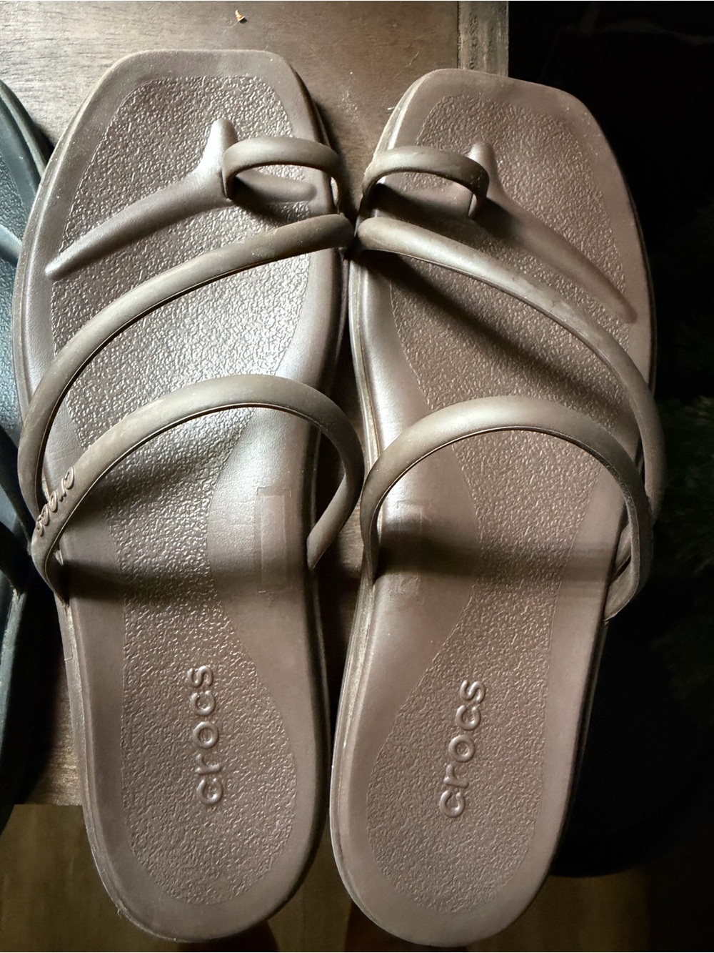 Women’s Croc Miami Sandals Size 9
Black & Dark brown - Picture 3 of 4